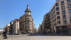 Kawasan sekitar Universitas Barcelona yang sepi (courtesy: Brimoresa).