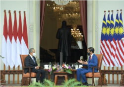 Pertemuan empat mata antara Presiden Jokowi dan PM Malaysia Muhyiddin di Veranda, Istana Merdeka, Jakarta, Jumat (5/2). (Foto: Courtesy/Biro Setpres).