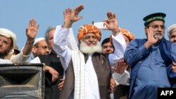 مولانا فضل الرحمان نے 31 اکتوبر کو اسلام آباد پہنچنے کا اعلان کیا ہے۔ (فائل فوٹو)