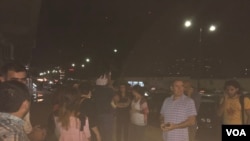 Jurnalistlər və itimaiyyətin nümayəndələri polis idarəsinin qarşısında