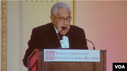 美国前国务卿基辛格在美中关系全国委员会会议上演讲（2014年11月 美国之音方冰拍摄）