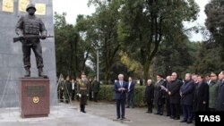 ხაჯიმბა რუსი მშვიდობისმყოფელის ძეგლის გახსნაზე ოკუპირებულ სოხუმში