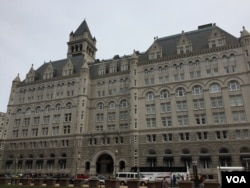 华盛顿新开张的川普国际酒店与白宫都在宾夕法尼亚大道上。