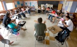 ESL (English-as-a-second-language) teacher Xavier Chavez, middle, teaches a summer history class at Benson High School in Portland, Ore., Wednesday, Aug. 6, 2008. (AP Photo/Don Ryan)