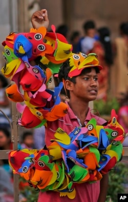 An Indian boy sells masks for children at a street in Hyderabad, India, June 11, 2016. Child labor remains widespread in India, despite the country’s rapid economic growth over the past decade.