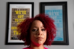 Nicole Hannah-Jones berdiri untuk potret di rumahnya di wilayah Brooklyn di New York, Selasa, 6 Juli 2021. Hannah-Jones mengatakan dia tidak akan mengajar di University of North Carolina di Chapel Hill setelah pertengkaran berkepanjangan atas masa jabatan