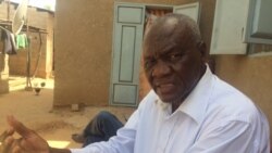 Ndongar Deoungar, inspecteur de l'enseignement secondaire à la retraite, le 11 mai 2020. (VOA/André Kodmadjingar)