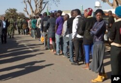 Zambians queue to cast their votes at a polling station in Lusaka, Aug. 11, 2016.