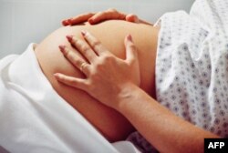 Ko'plab davlatlarda homilani uchinchi oyidan keyin abort qilish man etilgan