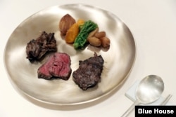 고 정주영 회장이 소떼를 몰고 올라가 유명해진 충남 서산목장의 한우를 이용해 만든 숯불구이. 사진제공=청와대