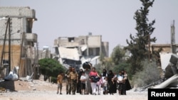 Mutanen dake ficewa daga Aleppo bayan da dakarun 'yan tawaye suka fasa kawanyar da aka yi masu