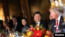 Chinese President Xi Jinping and First Lady Peng Liyuan attend a dinner hosted by U.S. President Donald Trump at Trump's Mar-a-Lago estate in West Palm Beach, Florida, April 6, 2017.