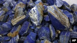 لاجورد یکی از سنگ های قیمتی و پر درآمد افغانستان محسوب می گردد.