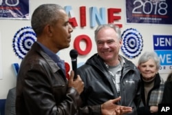 Sobiq prezident Barak Obama (chapda) demokrat senator, 2016-yilgi saylovda vitse-prezidentlik uchun nomzod Tim Keyn bilan, 5-noyabr, 2018-yil.