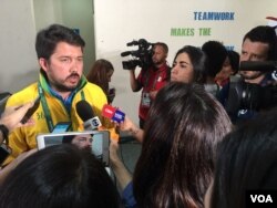 Mario Andrada, Rio Organizing committee spot after news conference, Aug. 13, 2016, Rio de Janeiro. (P. Brewer/VOA)