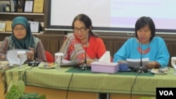 Komnas Perempuan menyesalkan pernyataan diskriminatif oleh aparat penegak hukum. Yuniyanti Chuzaifah, Wakil Ketua Komnas Perempuan (paling kanan) dalam sebuah acara di Jakarta.