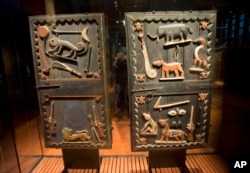 19세기 다호메이(베넹의 옛 이름) 왕궁의 나무문이 프랑스 파리 '콰이 브랜리' 박물관에 전시돼 있다. (자료사진)