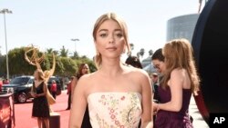Aktris Sarah Hyland di ajang 68th Primetime Emmy Awards 2016 di Los Angeles (Dan Steinberg/Invision for the Television Academy/AP Images)