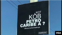 Yon pankat ki ekri "Kote lajan Petro Caribe"