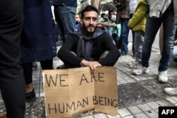 İranlı qaçqınlar Yunanıstanın paytaxtı Afinada piket keçirirlər - Oktyabr 2018