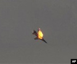 一架利比亚政府军战机在班加西城外被击落