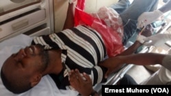 Un homme a été blessé par balles réelles à Bukavu, le 31 juillet 2017. (VOA/Ernest Muhero)