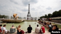 Paris menjadi kota termahal, berbagi posisi dengan dua kota di Asia.