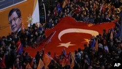 Erdog'an tarafdorlari g'alabani nishonlamoqda