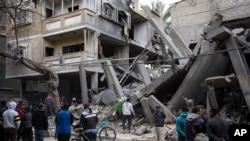 สภาพความเสียหายของอาคารที่อยู่อาศัยแห่งหนึ่งในเมืองราฟาห์ ทางใต้ของกาซ่า หลังการโจมตีทางอากาศโดยอิสราเอล เมื่อ 24 มี.ค. 2567