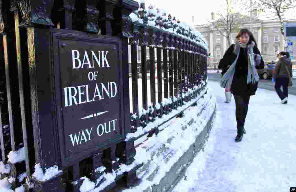 Soon Ireland's borrowing rates on bond markets rose so high it was unable to finance itself independently. It secured a 67.5 billion euro package in November 2010.