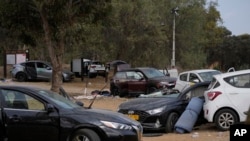 Uništena kola posle napada Hamasa na festival blizu granice sa Gazom. (Foto: AP/Ohad Zwigenberg)