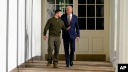 Presiden Joe Biden dan Presiden Ukraina Volodymyr Zelenskyy di Gedung Putih, Rabu, 21 Desember 2022, di Washington. (Foto: AP/Patrick Semansky)
