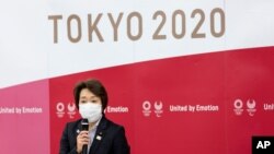 하시모토 세이코 신임 도쿄올림픽 조직위원회 위원장이 18일 도쿄 올림픽 이사회에서 발언하고 있다. 