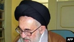 Ayətullah Seyid Əli Məhəmməd Dəstqeyb İranda dinc müxalifətə qarşı repressiyaları pisləyib