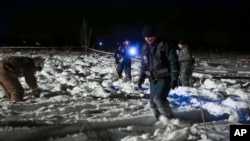 Ma'aikatan agaji na Rasha a wurein da jirgin saman fasinja ya fado lahadi