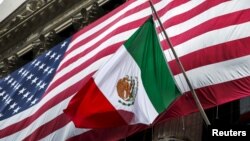 Знамиња на САД и Мексико