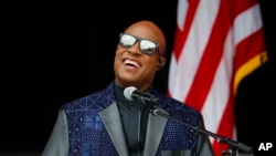 Le chanteur Stevie Wonder performs au musée Smithsonian à Washington, le 24 septembre 2016.