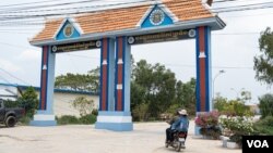 The entrance to Prey Sar prison in Dangkor district, Phnom Penh, Cambodia, April 9, 2020. (Malis Tum/VOA)