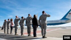 邓福德上将2018年2月1日离开加州一个美军基地前往亚太访问（美国国防部）