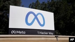 Logo Meta Platforms di kantor pusarnya di Menlo Park, California, 28 Oktober 2021. (AP/Tony Avelar)