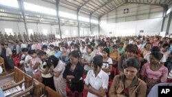 Released prisoners stand before prison chief Zaw Win at Insein Prison in Rangoon, Burma, May 17, 2011.