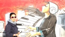 Graffiti chizib dunyo kezayotgan qiz