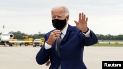 Democratic presidential nominee and former Vice President Joe Biden waves as he arrives at Milwaukee Mitchell International Airport in Milwaukee, Wisconsin, U.S., September 3, 2020. REUTERS/Kevin Lamarque