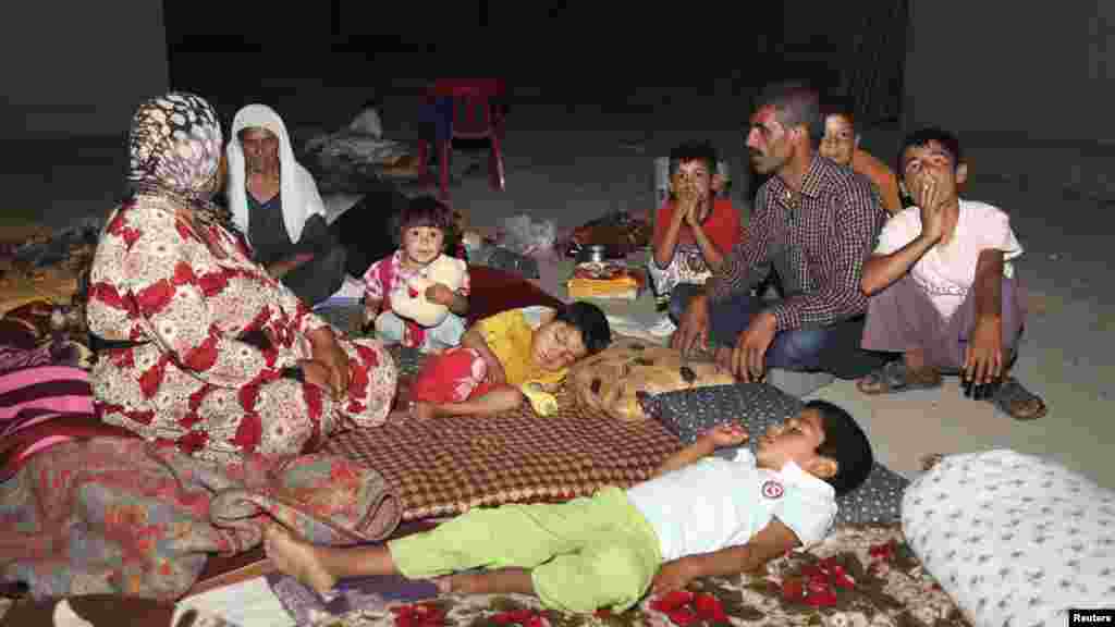 Displaced people from the minority Yazidi sect, fleeing violence in the Iraqi town of Sinjar west of Mosul, take refuge at Dohuk province, Iraq, Aug. 9, 2014. 