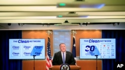 美国务卿蓬佩奥在国务院举行关于发起净网行动的记者会上。（2020年8月5日）