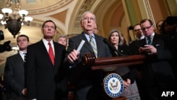 Lider republikanske većine u Senatu Mič Mekonel ranije je rekao da će se "koordinisati sa Belom kućom" tokom procesa