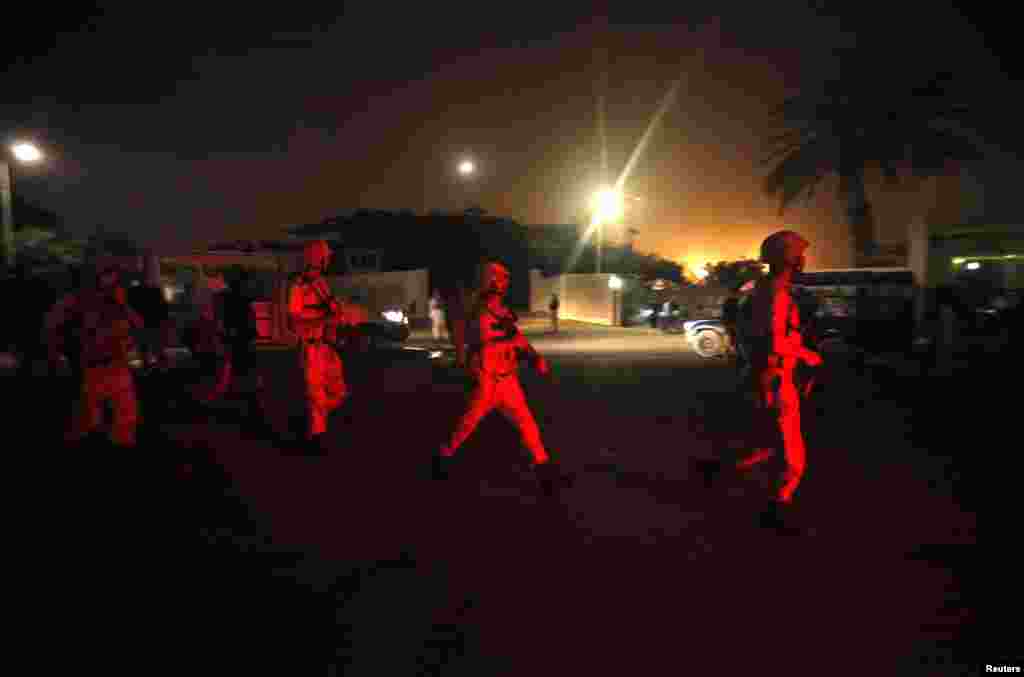Paramilitary soldiers arrive at Jinnah International Airport in Karachi, Pakistan, June 9, 2014.