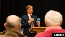 លោក Julian Hill អ្នក​តំណាងរាស្ត្រ​អូស្ត្រាលី​​ប្រចាំ​មណ្ឌល ​Bruce ដែល​មក​ពី​គណបក្ស​ពលករ។ (រូប​ថត​ដក​ស្រង់​ពី​គេហទំព័រ​ហ្វេសប៊ុក​ផ្លូវការ​របស់​លោក Julian Hill)