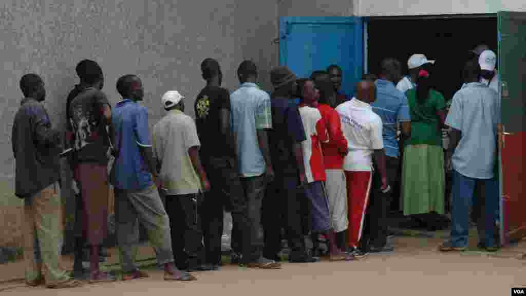 Ana gudanar da zabubbukan majalisu da kananan hukumomi a Burundi.