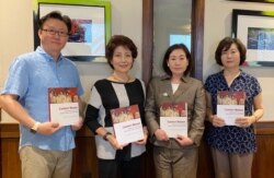 워싱턴정신대문제대책위원회의 에드워드 장 영상디렉터(왼쪽부터), 김광자 이사장, 헬렌 한 신임회장, 이정실 공동저자가 출판 기자회견에 참석했다.